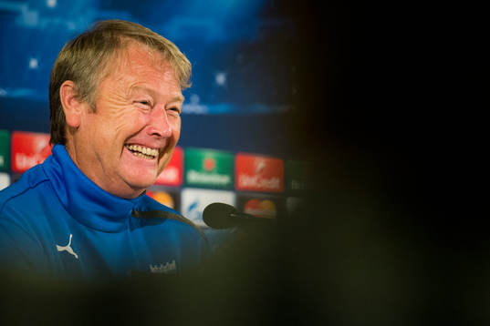 Malmö FFs tränare Åge Hareide skrattar