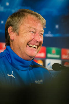 Malmö FFs tränare Åge Hareide skrattar