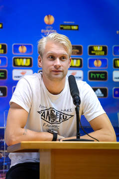 Elfsborgs Johan Larsson på en presskonferens