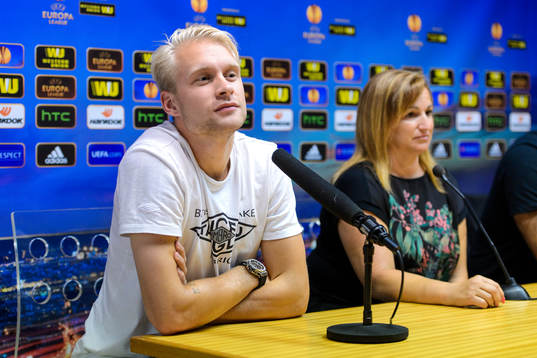 Elfsborgs Johan Larsson på en presskonferens