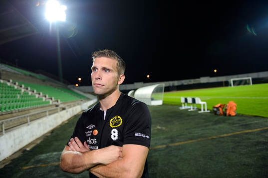 Elfsborgs Anders Svensson blir intervjuad