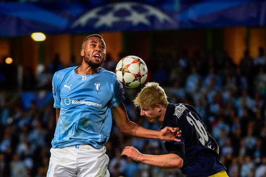 Malmö FFs Isaac Kiese Thelin och Salzburgs Martin