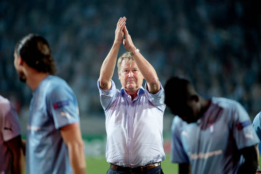 Malmö FFs tränare Åge Hareide tackar publiken