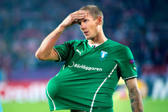 Malmö FFs målvakt Robin Olsen har svårt att förstå vad