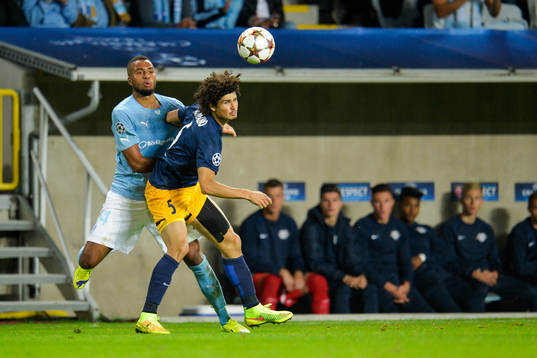 Malmö FFs Isaac Kiese Thelin och Salzburgs André Ramalho