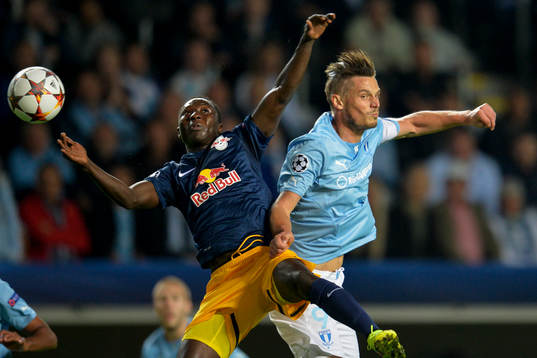 Salzburgs Naby Keita och Malmö FFs Markus Rosenberg