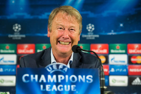Malmö FFs tränare Åge Hareide skrattar