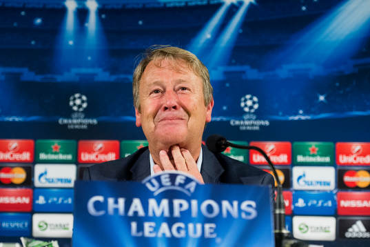Malmö FFs tränare Åge Hareide ser nöjd ut
