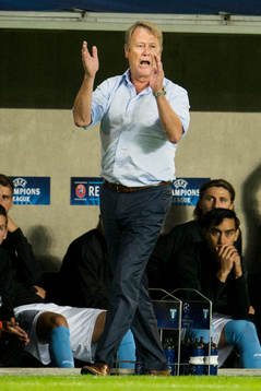 Malmö FFs tränare Åge Hareide hejar på