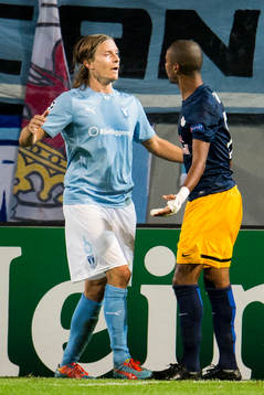 Irriterat mellan Malmö FFs Markus Halsti och Salzburgs Alan