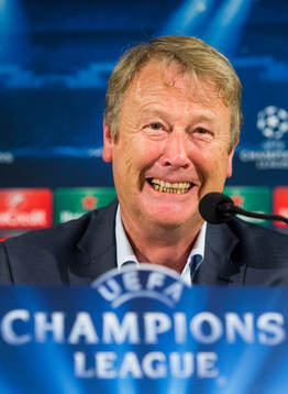 Malmö FFs tränare Åge Hareide skrattar