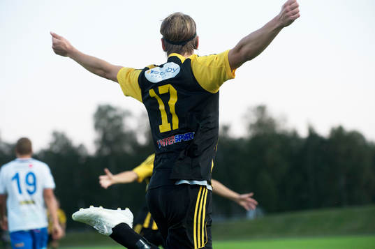 IFK Hässleholms Filip Thurn har gjort 1-0 i matchen i