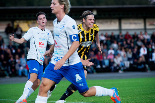 IFK Hässleholms Filip Thurn har gjort 1-0 i matchen i