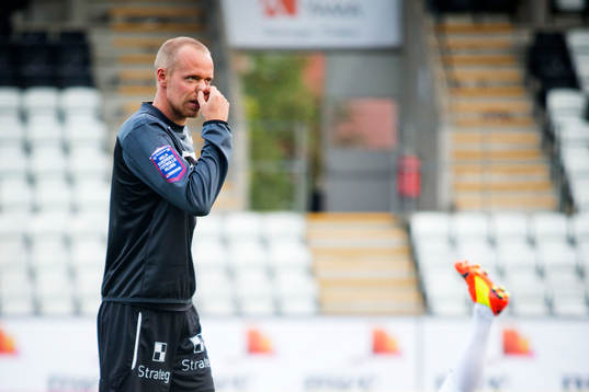 Örebros Patrik Haginge värmer upp
