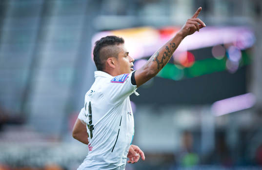 Örebros Daniel Sobralense gör 1-0 och jublar i