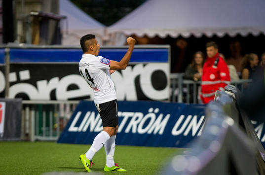 Örebros Daniel Sobralense gör 2-0 och jublar i