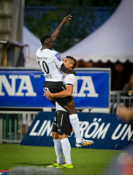 Örebros Daniel Sobralense gör 2-0 och jublar med Alhassan