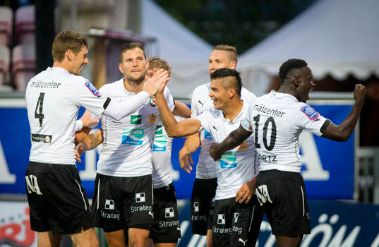 Örebros Daniel Sobralense gör 2-0 och jublar med Alhassan