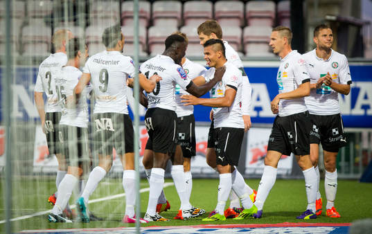 Örebros Daniel Sobralense gör 2-0 och jublar med Alhassan