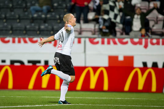 Örebros Daniel Gustavsson gör 3-1 direkt