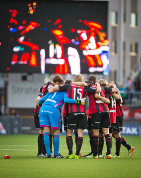 Brommapojkarna innan avspark i Allsvenskan mellan Örebro