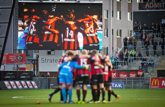 Brommapojkarna innan avspark i Allsvenskan mellan Örebro