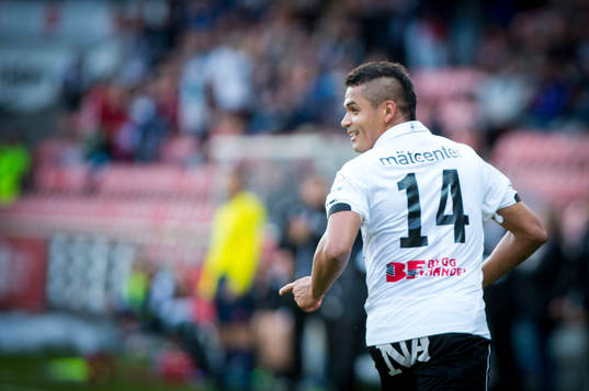 Örebros Daniel Sobralense jublar