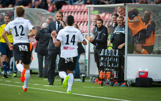 Örebros Daniel Sobralense jublar