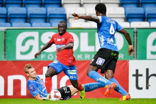 Halmstads Viktor Ljung och Helsingborgs Emmanuel Boateng