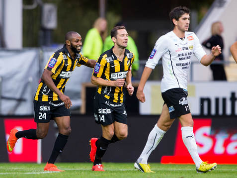 Häckens Rene Makondele jublar ihop med Martin Ericsson