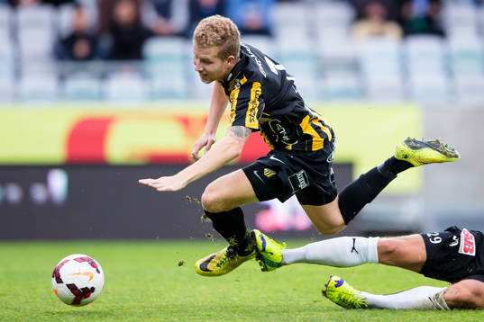 Häckens Simon Gustafson faller