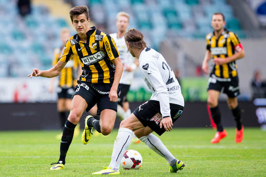Häckens Alexander Jeremejeff mot Mjällbys Danny Ervik