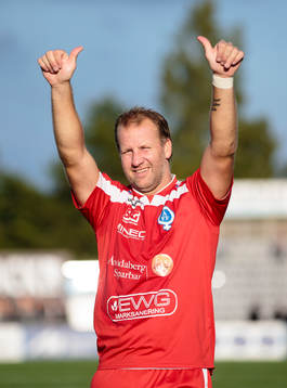 Åtvidabergs målvakt Henrik Gustavsson gör tummen upp