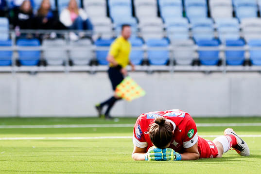 Norrköpings målvakt David Mitov Nilsson deppar