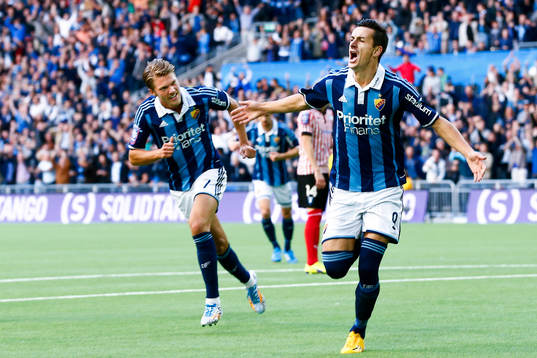 Djurgårdens Haris Radetinac (th) jublar