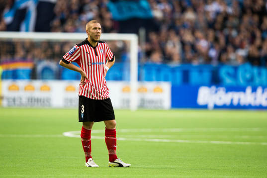 Malmö FFs Anton Tinnerholm ser besviken ut