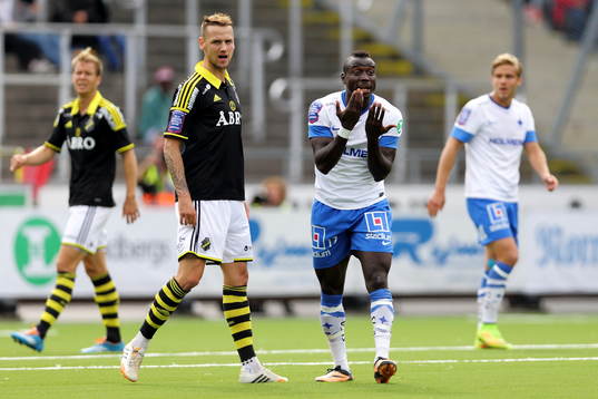 Norrköpings Alhaji Kamara reagerar