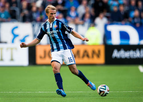 Djurgårdens Sebastian Andersson med bollen