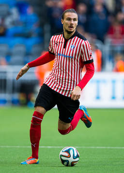Malmö FFs Erik Johansson med bollen <nunder