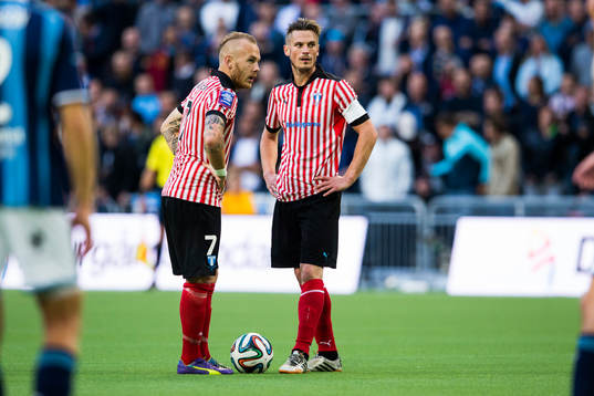 Malmö FFs Magnus Eriksson och Markus Rosenberg diskuterar