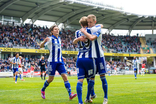 IFK Göteborgs Lasse Vibe och Sören Rieks kramar om Gustav