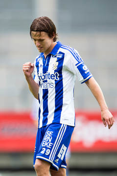 IFK Göteborgs Lasse Vibe knyter näver