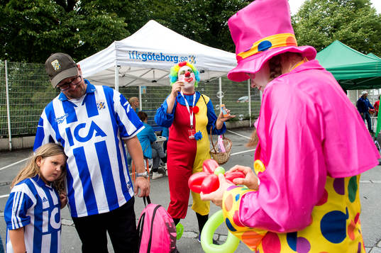 Clowner innan fotbollsmatchen i Allsvenskan mellan IFK