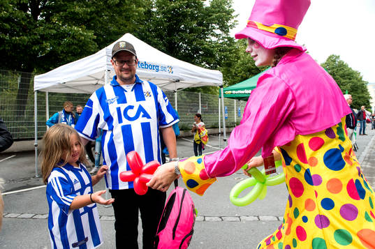 Clowner innan fotbollsmatchen i Allsvenskan mellan IFK