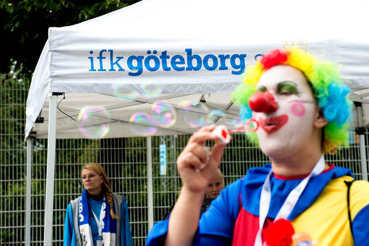 Clowner innan fotbollsmatchen i Allsvenskan mellan IFK