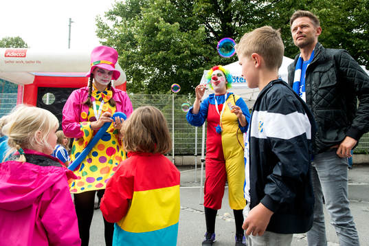 Clowner innan fotbollsmatchen i Allsvenskan mellan IFK
