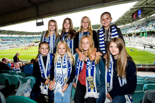 <140831 Tjejer som har ett födelsedagskalas