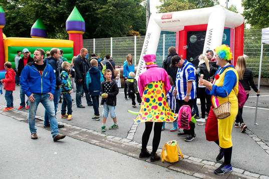 Clowner innan fotbollsmatchen i Allsvenskan mellan IFK
