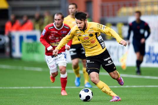 Elfsborgs Mikkel Beckmann driver upp bollen i ett anfall