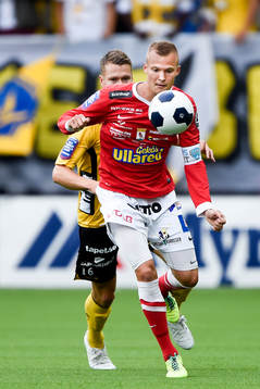 Falkenbergs Rasmus Sjöstedt med Elfsborgs Viktor Claesson